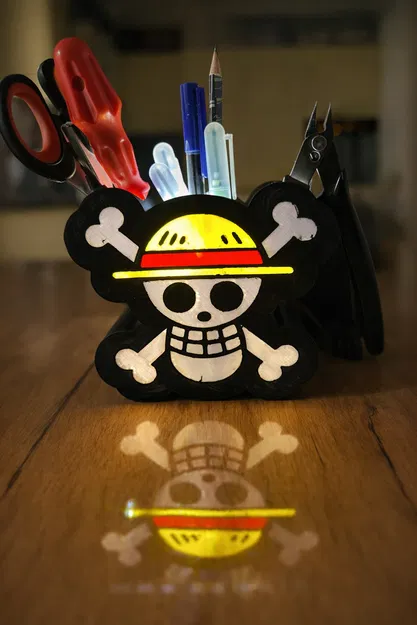 Ống Cắm Bút Đầu Lâu Mũ Rơm gắn LED – RGB Desk Organizer | Dễ In - Image 1