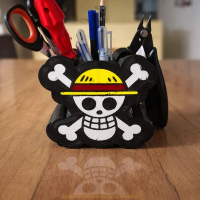 Ống Cắm Bút Đầu Lâu Mũ Rơm gắn LED – RGB Desk Organizer | Dễ In