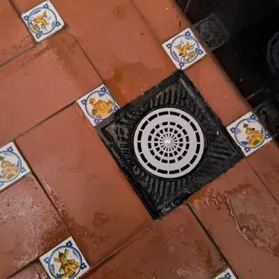 Nắp che miệng thu nước/ống thoát (sump drain cover) chế độ mùa đông–mùa hè