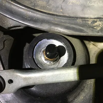 Nắp chụp bảo vệ đầu vít giảm xóc Peugeot 308 T7