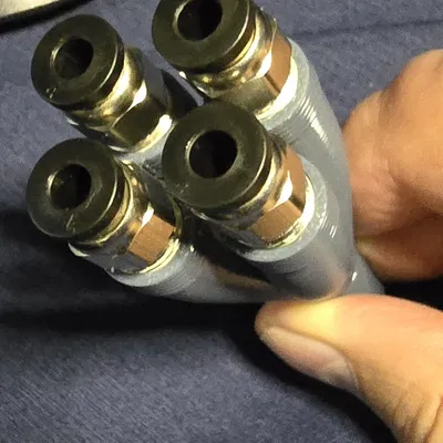 Bộ chia PTFE 4 nhánh ren M10 cho đầu nối PC4