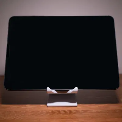 Kệ điện thoại chắc chắn (Sturdy Phone stand)