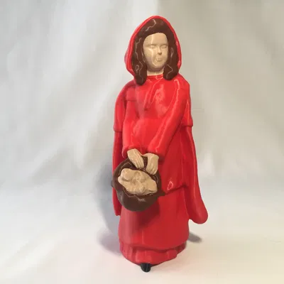 Tượng Cô Bé Quàng Khăn Đỏ (Red Riding Hood Statue)