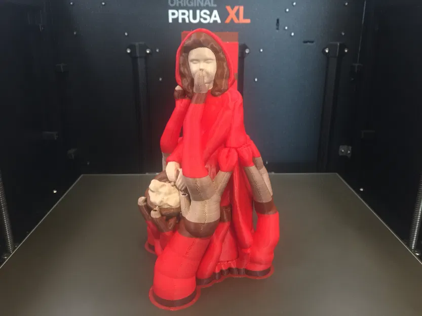 Tượng Cô Bé Quàng Khăn Đỏ (Red Riding Hood Statue) - Image 9