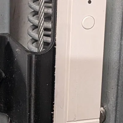 Giá gắn cảm biến IKEA MYGGBETT cho cửa cuốn trần Hörmann