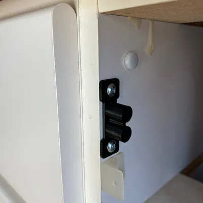 Kẹp mặt ngăn kéo giả (False Drawer Front Clip)