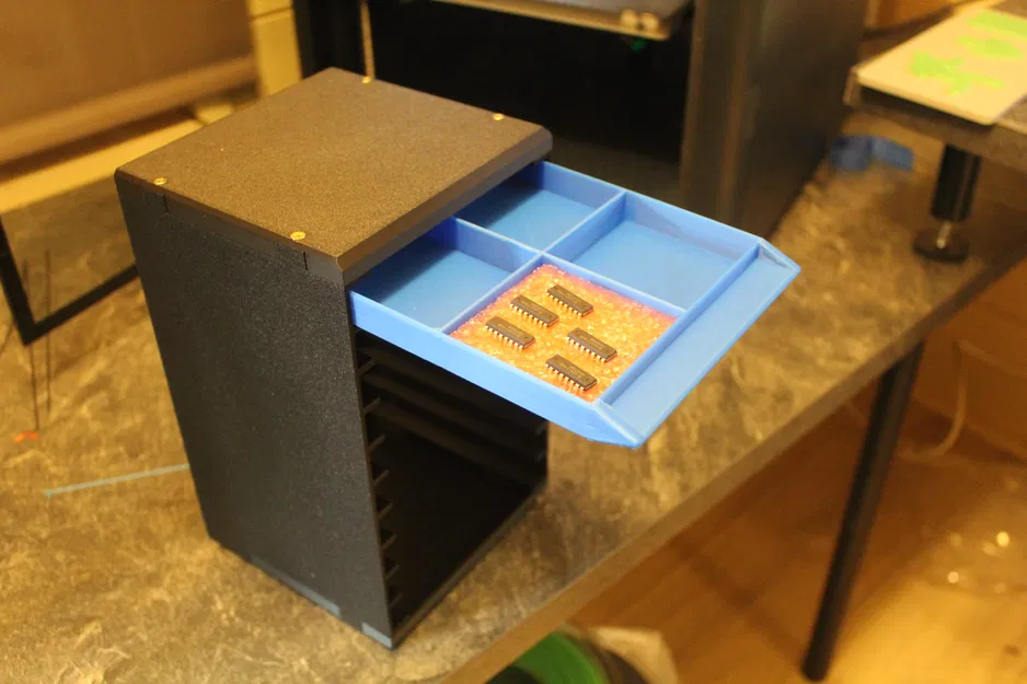 Khay/Ngăn sắp xếp IC dung lượng nhỏ (Pořadač pro malý objem integrovaných obvodů) - Image 1