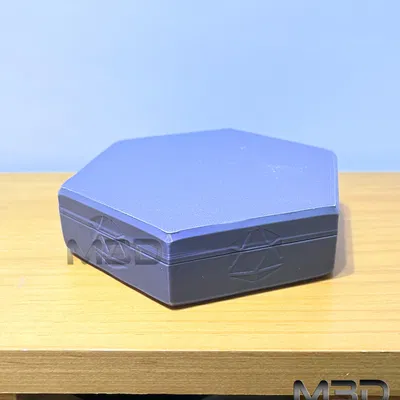 Hộp Đựng Xúc Xắc Lục Giác (Hexagon Dice Box)