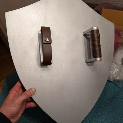 Tay cầm và ngàm gắn tay cho khiên cosplay/khiên gỗ