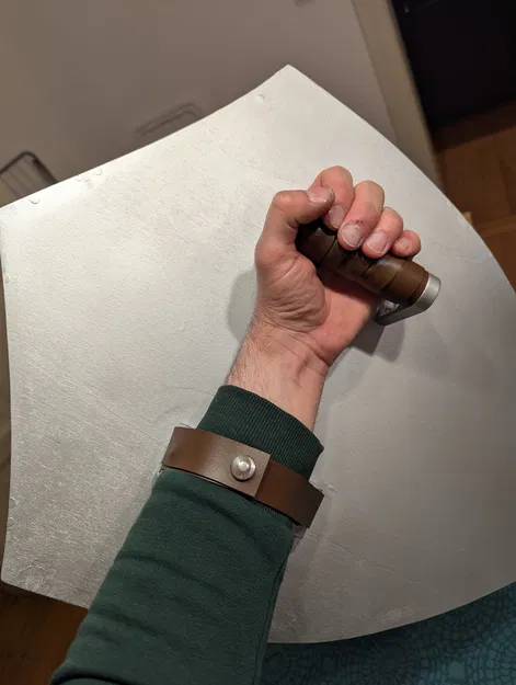 Tay cầm và ngàm gắn tay cho khiên cosplay/khiên gỗ - Image 6