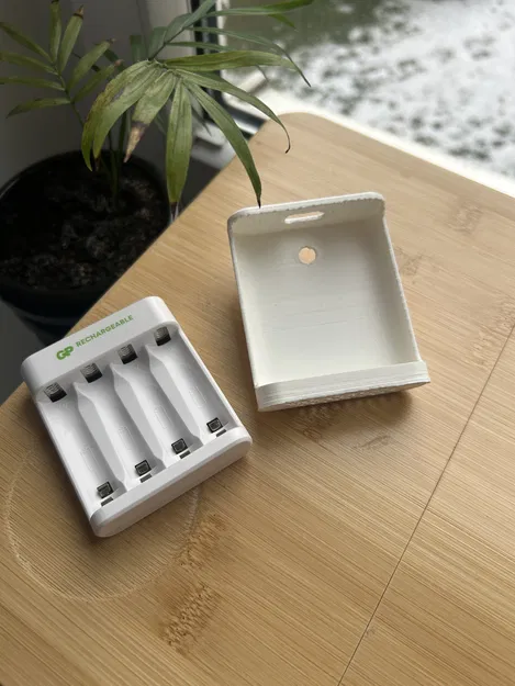 Giá treo sạc GP Batteries E421 cho pegboard IKEA SKÅDIS - Image 1