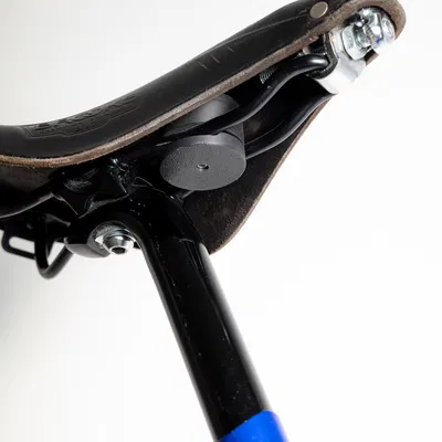 Ngàm gắn AirTag giấu kín dưới yên xe (Stealth AirTag Saddle Mount)