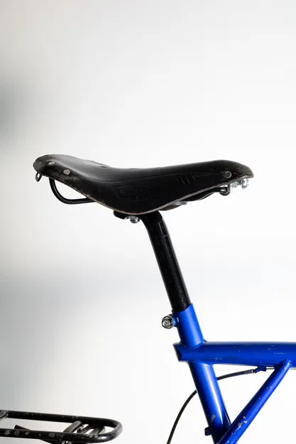 Ngàm gắn AirTag giấu kín dưới yên xe (Stealth AirTag Saddle Mount) - Image 3