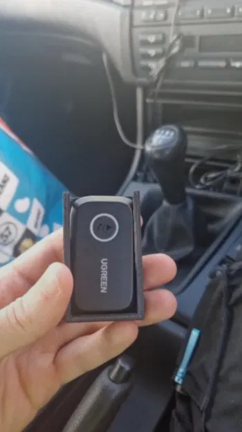 Ốp/Giá đỡ UGREEN AUX Bluetooth Receiver Holder Case cho xe hơi - Image 1