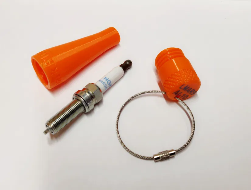 Hộp bảo vệ bugi NGK LMAR9AI-10 để mang theo làm phụ tùng dự phòng - Image 1