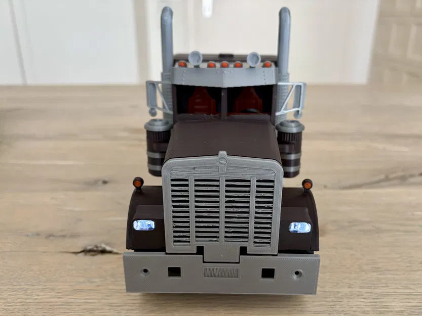 Smokey and the Bandit - Kenworth W900A cho RC SemiTruck - Image 3