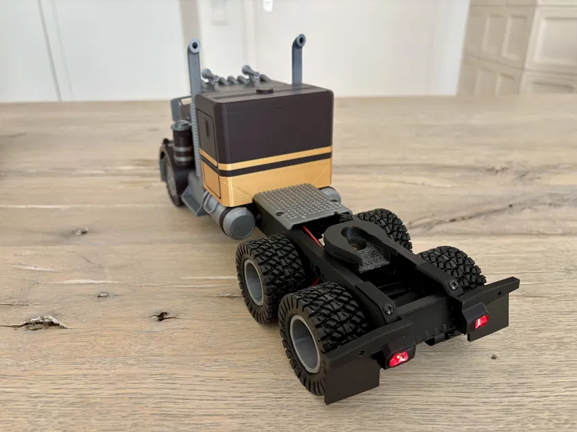 Smokey and the Bandit - Kenworth W900A cho RC SemiTruck - Image 5