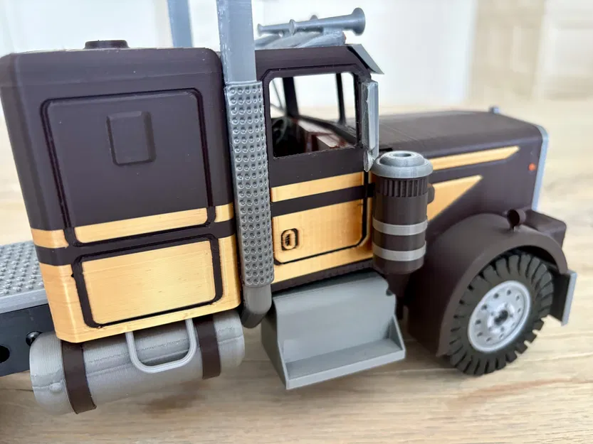 Smokey and the Bandit - Kenworth W900A cho RC SemiTruck - Image 6
