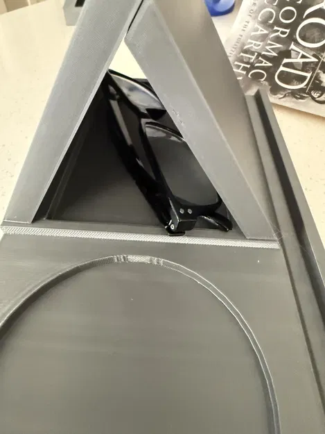 Novel Hovel – Giá kê sách kiêm giữ ly (có extender cho sách lớn) - Image 6