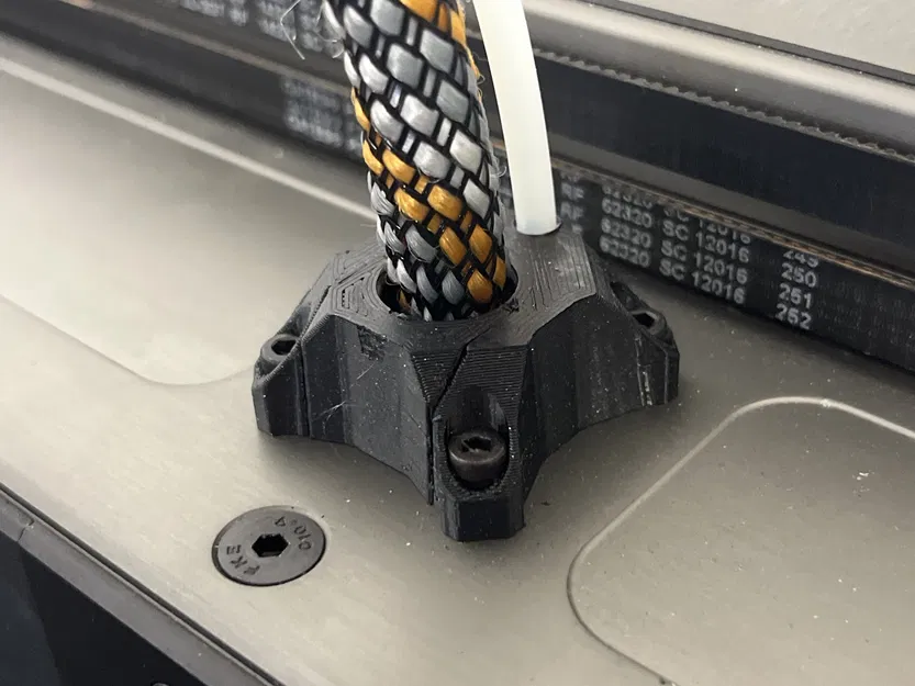 Cửa vào cáp V2 (cable inlet V2) - Image 1