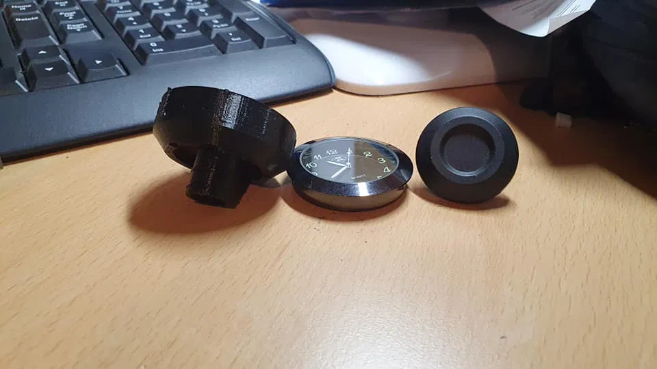 Giá đỡ đồng hồ analog Super Soco (Super Soco Analog Clock Holder) - Image 1