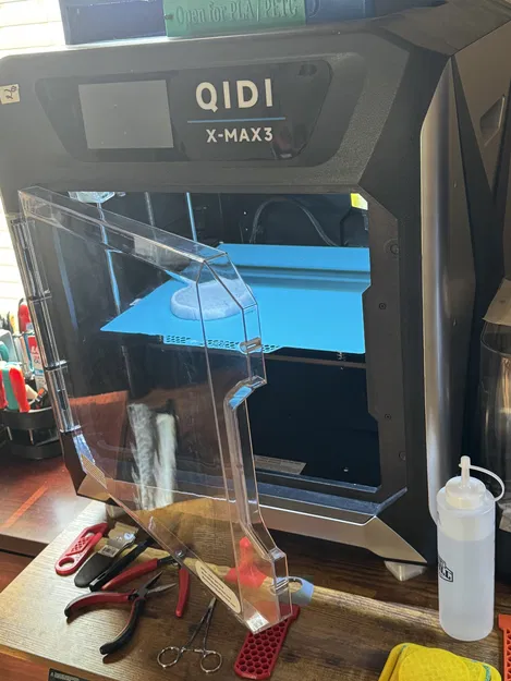 QIDI X-Max 3 – Chặn Giữ Cửa Mở Gắn Trùm Lên Bản Lề (Door Hold Open Over Hinge) - Image 3