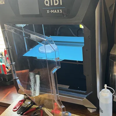 QIDI X-Max 3 – Chặn Giữ Cửa Mở Gắn Trùm Lên Bản Lề (Door Hold Open Over Hinge)