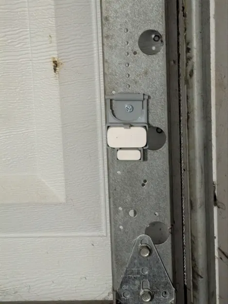 Aquara Garage Door Sensor v1 - Image 1