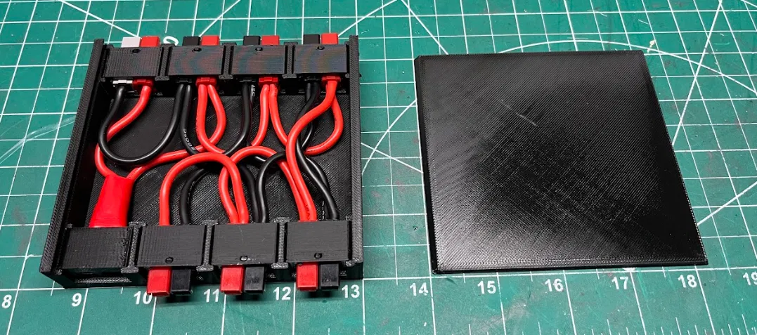 Hộp phân phối Powerpole (Powerpole distribution box) - Image 1