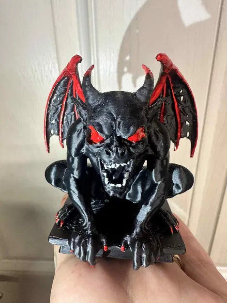 Tượng Gargoyle Canh Gác Có Cánh Hung Dữ - Image 1