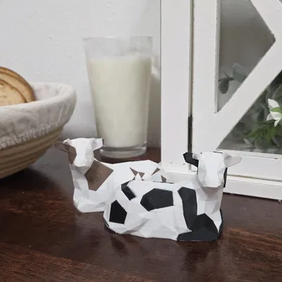Bò Low-Poly Hiện Đại (Modern Low-Poly Cow)