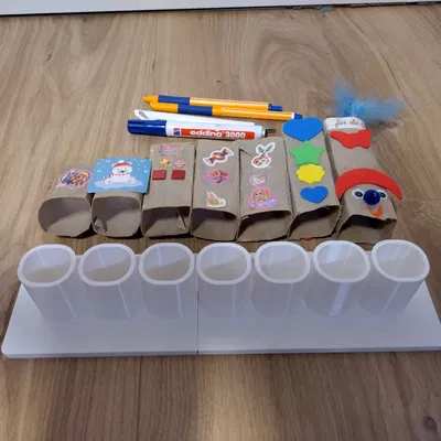 Ống cắm bút (tận dụng lõi giấy vệ sinh)