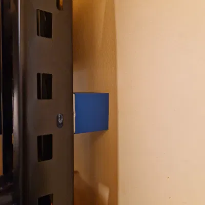 Hệ thống ổn định kệ/giá đỡ điều chỉnh (Adjustable Shelf / Rack Stabilization System)