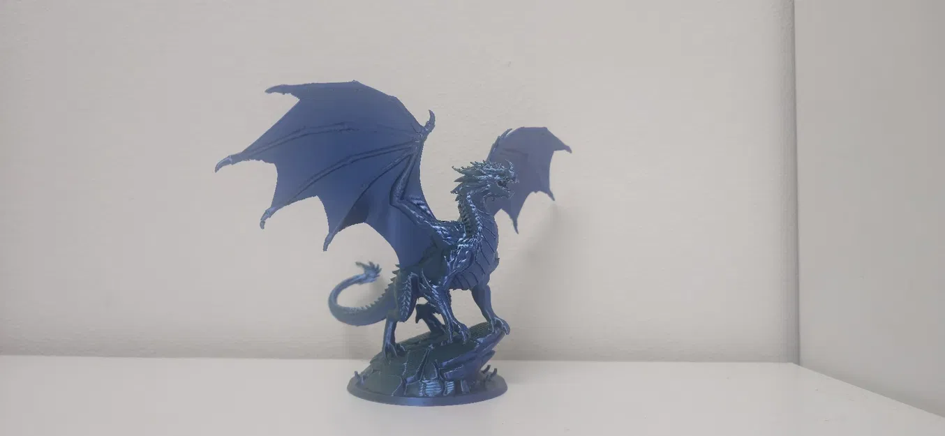 Rồng Lụa Xanh Uy Nghi Trên Tảng Đá - Image 1