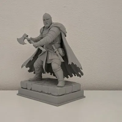 Tướng Viking với Rìu Chiến và Áo Choàng