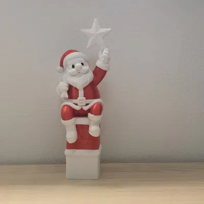 Santa trên ống khói với trang trí ngôi sao Giáng Sinh