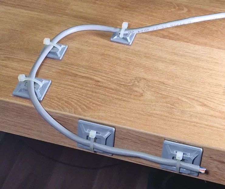 Giá giữ cáp dùng dây rút đơn giản (Simple zip tie cable mount holder) - Image 2