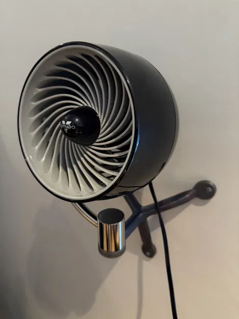 Giá treo tường cho quạt kẹp Vornado Pivot3 Clip - Image 1