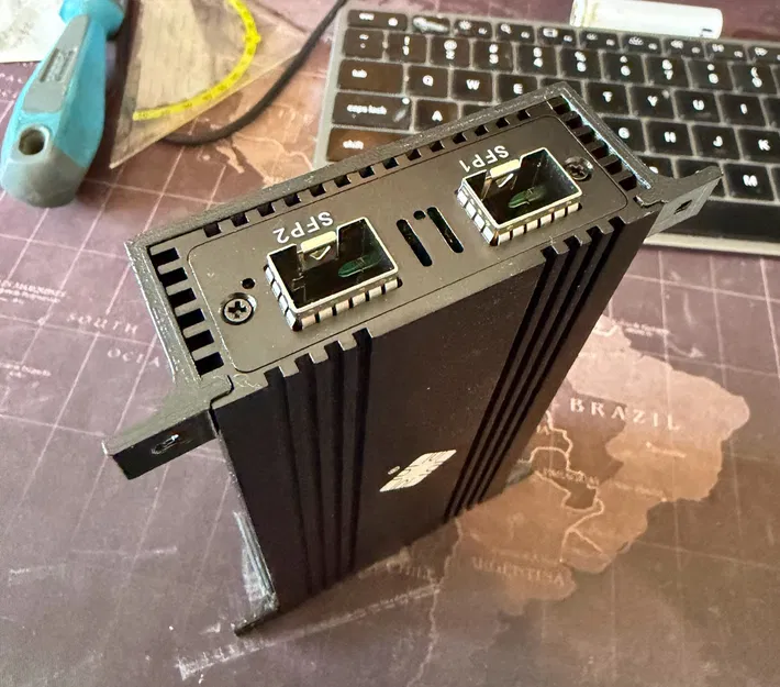 Ngàm gắn dưới bàn cho adapter Dual 10G SFP USB-C - Image 1