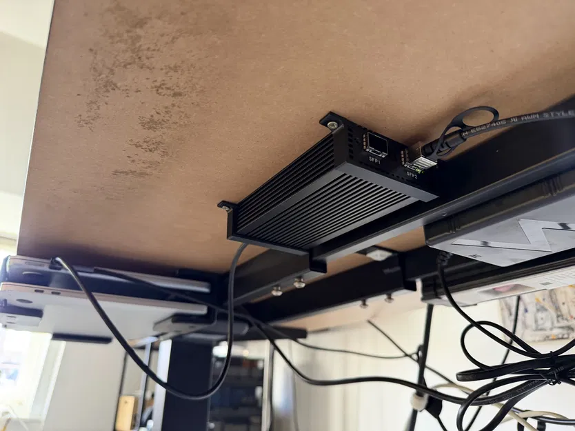 Ngàm gắn dưới bàn cho adapter Dual 10G SFP USB-C - Image 2