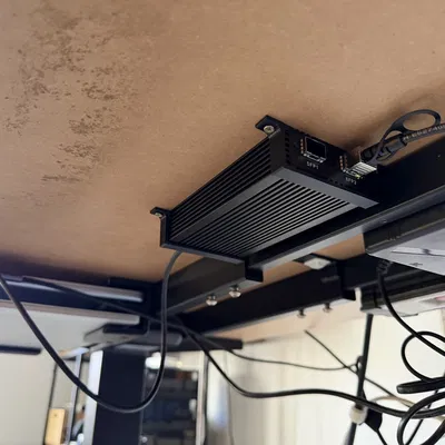 Ngàm gắn dưới bàn cho adapter Dual 10G SFP USB-C