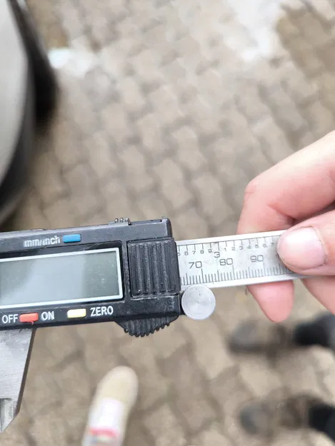 Chi tiết giữ pin cho thước cặp (pied a coulisse) - Image 1