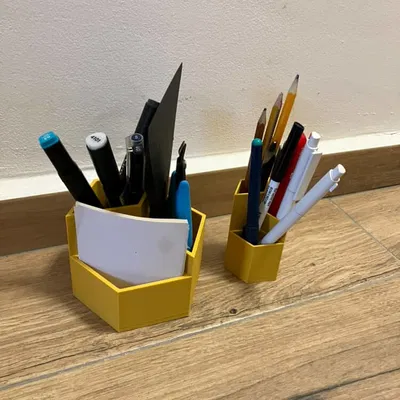 Kệ đựng đồ văn phòng hình lục giác (Hexagonal Stationery Stand)