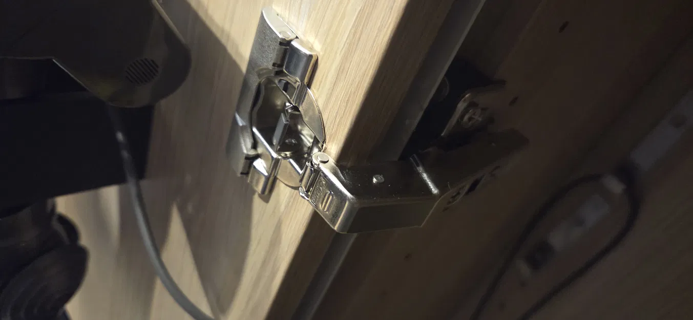 Adapter đảo chiều bản lề cửa góc Ikea Pax (reverse hinge) - Image 2