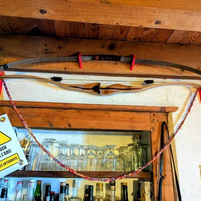 Giá treo tường góc nghiêng / kẹp treo cung (bow holder)