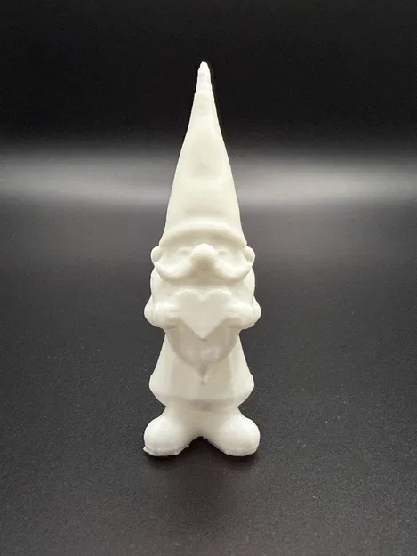 Gnome Sân Vườn Cầm Trái Tim - Trang Trí Valentine - Image 1