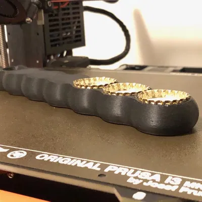 Fish Scaler – Dụng cụ đánh vảy cá dùng 3 nắp chai