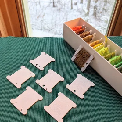 Bobbins thêu mượt & đơn giản (Smooth & Simple Embroidery Bobbins)