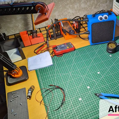 Đèn bàn xoay điều chỉnh được (Adjustable Turning Desk Light)