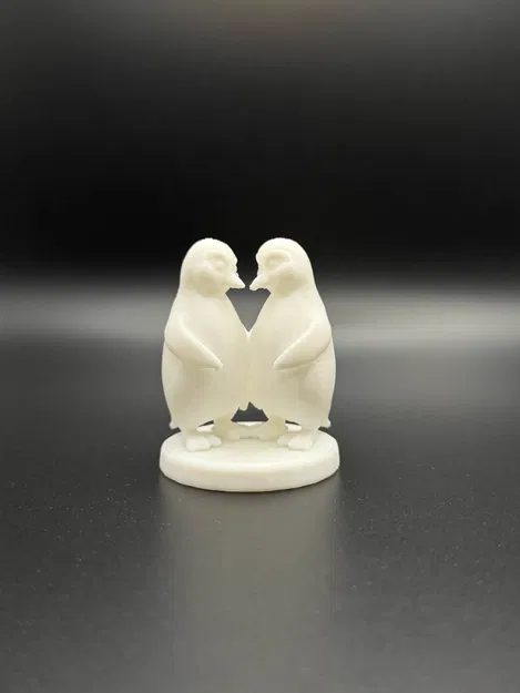 Chim cánh cụt đang yêu (Penguins in Love) - Image 1